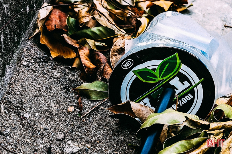 Những hình ảnh nhếch nhác, phản cảm ở quảng trường huyện Đức Thọ