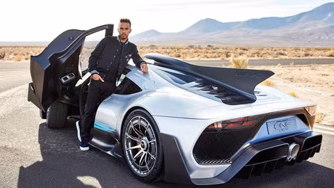 Bộ sưu tập từ siêu xe tới máy bay của tay đua giàu nhất lịch sử F1