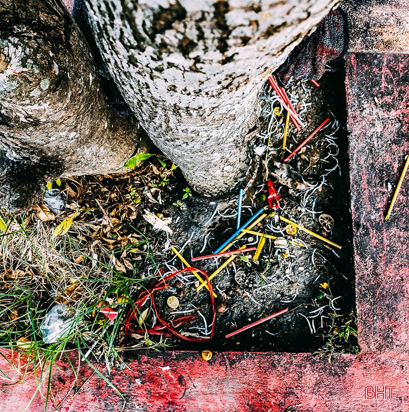 Những hình ảnh nhếch nhác, phản cảm ở quảng trường huyện Đức Thọ