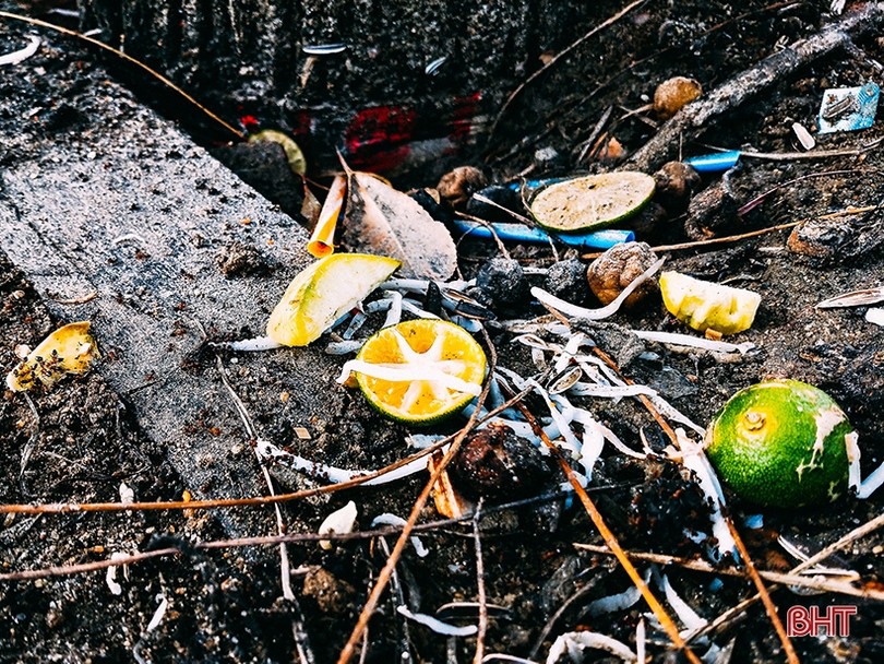 Những hình ảnh nhếch nhác, phản cảm ở quảng trường huyện Đức Thọ