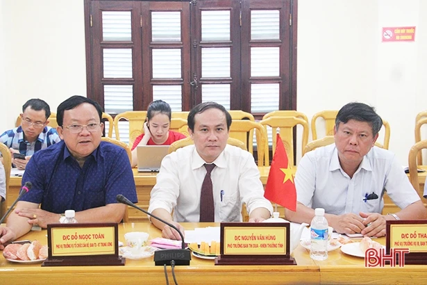 Hà Tĩnh chia sẻ công tác thi đua, khen thưởng với nước bạn Lào