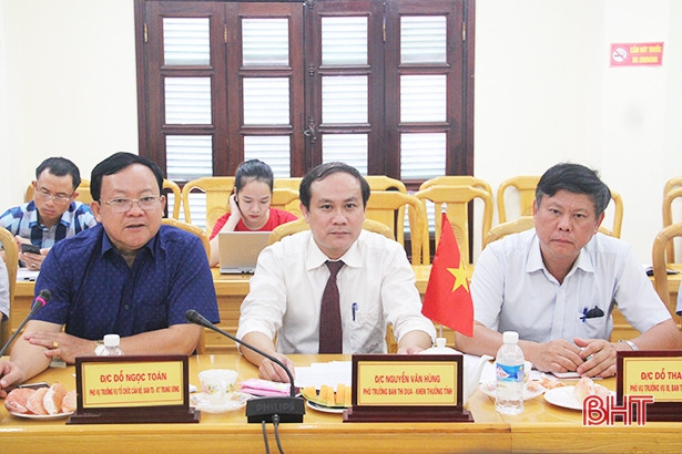 Hà Tĩnh chia sẻ công tác thi đua, khen thưởng với nước bạn Lào