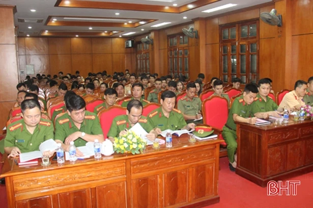 Công an TP Hà Tĩnh vinh danh 28 tập thể, cá nhân điển hình học và làm theo Bác