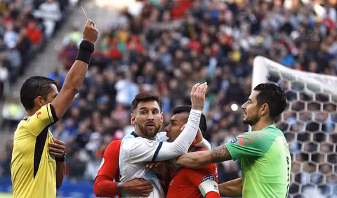 Messi nhận thẻ đỏ, Argentina chật vật giành hạng ba Copa America