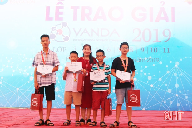 Học sinh Hà Tĩnh đạt 23 giải tại Kỳ thi khoa học quốc tế VANDA 2019