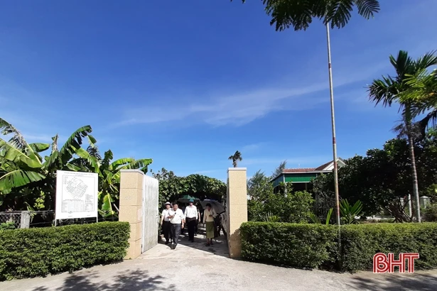 Đoàn Cục Thi đua - Khen thưởng Lào tham quan nông thôn mới Hà Tĩnh