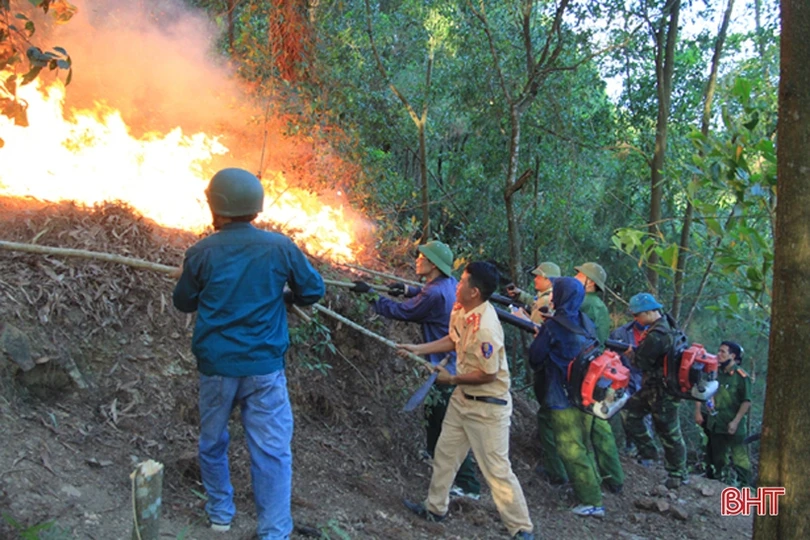 Tình người trong biển lửa