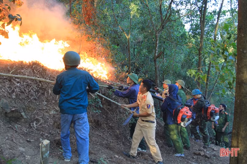 Tình người trong biển lửa