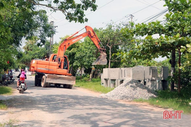 Sẽ sớm đầu tư tuyến đường điện cho người dân vùng đồi Trạng Nẹo