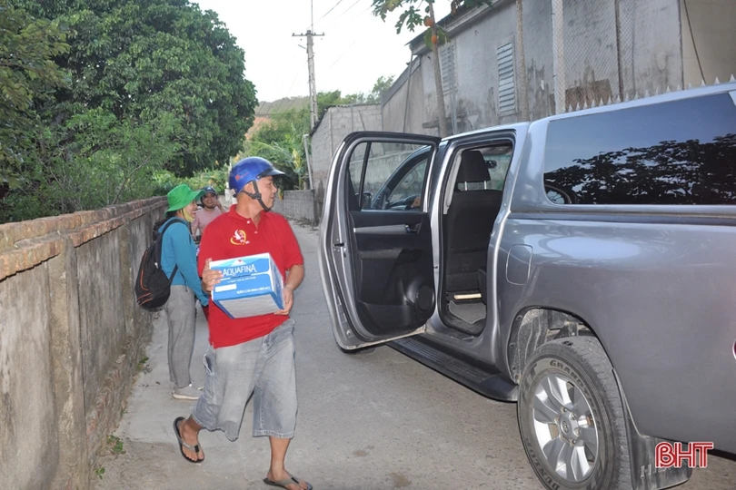 Tình người trong biển lửa