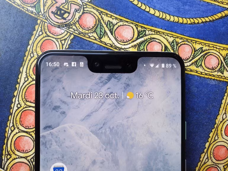 Lựa chọn những mẫu điện thoại chống thấm cho mùa hè