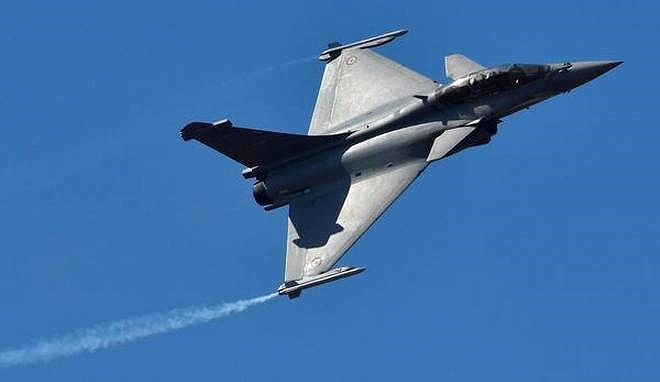 Phi công Ấn Độ - Pháp bất ngờ đổi tiêm kích Su-30MKI và Rafale cho nhau