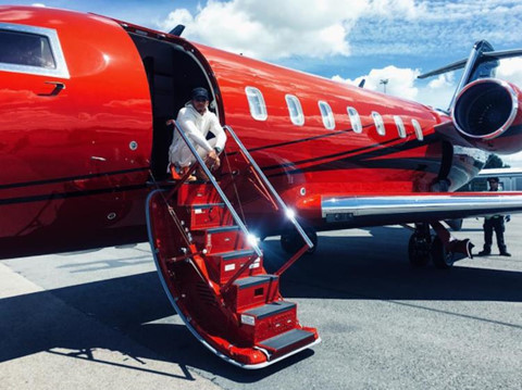 Bộ sưu tập từ siêu xe tới máy bay của tay đua giàu nhất lịch sử F1