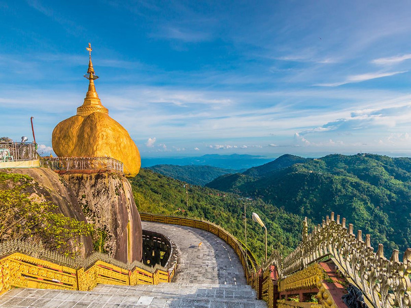 Độc đáo ngôi chùa đứng vững nghìn năm bên mép đá vàng