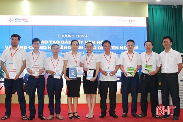 Điện lực Hà Tĩnh xem “Văn hóa là nền tảng phát triển của doanh nghiệp”