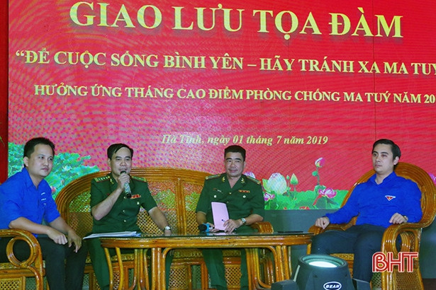 Giao lưu tọa đàm “Để cuộc sống bình yên - hãy tránh xa ma túy”