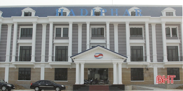 LĐLĐ Hà Tĩnh gắn biển công trình chào mừng 90 năm Công đoàn Việt Nam