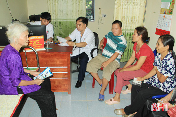 Khám, cấp thuốc miễn phí cho 200 đối tượng chính sách ở Nghi Xuân