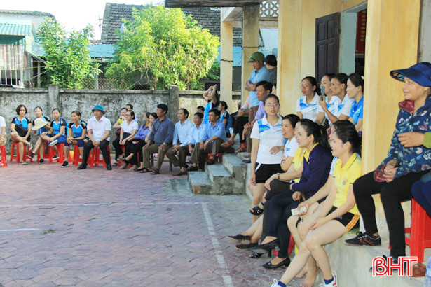 7 đội bóng nữ Nghi Xuân tranh tài bóng chuyền hơi