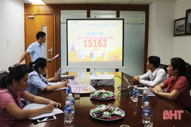 Viettel Hà Tĩnh trao 60 suất học bổng “Vì em hiếu học” ở Thạch Hà