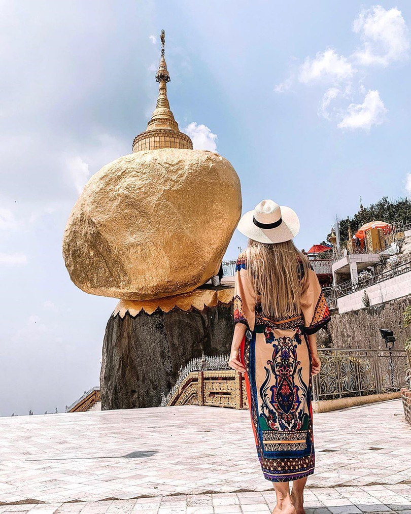 Độc đáo ngôi chùa đứng vững nghìn năm bên mép đá vàng