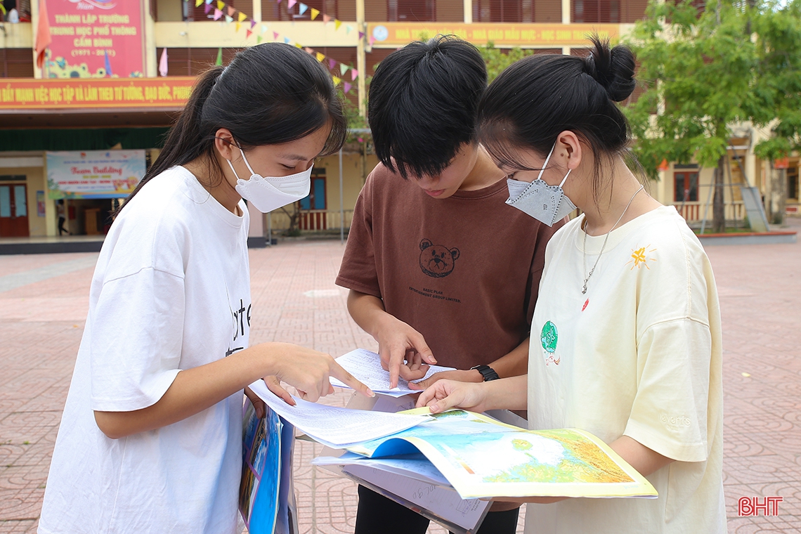 Những khoảnh khắc khó quên trong Kỳ thi tốt nghiệp THPT ở Hà Tĩnh