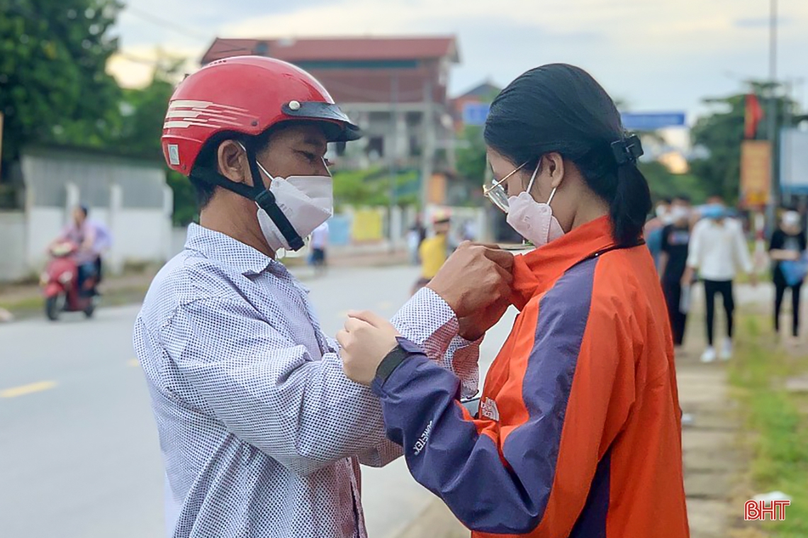 Những khoảnh khắc khó quên trong Kỳ thi tốt nghiệp THPT ở Hà Tĩnh