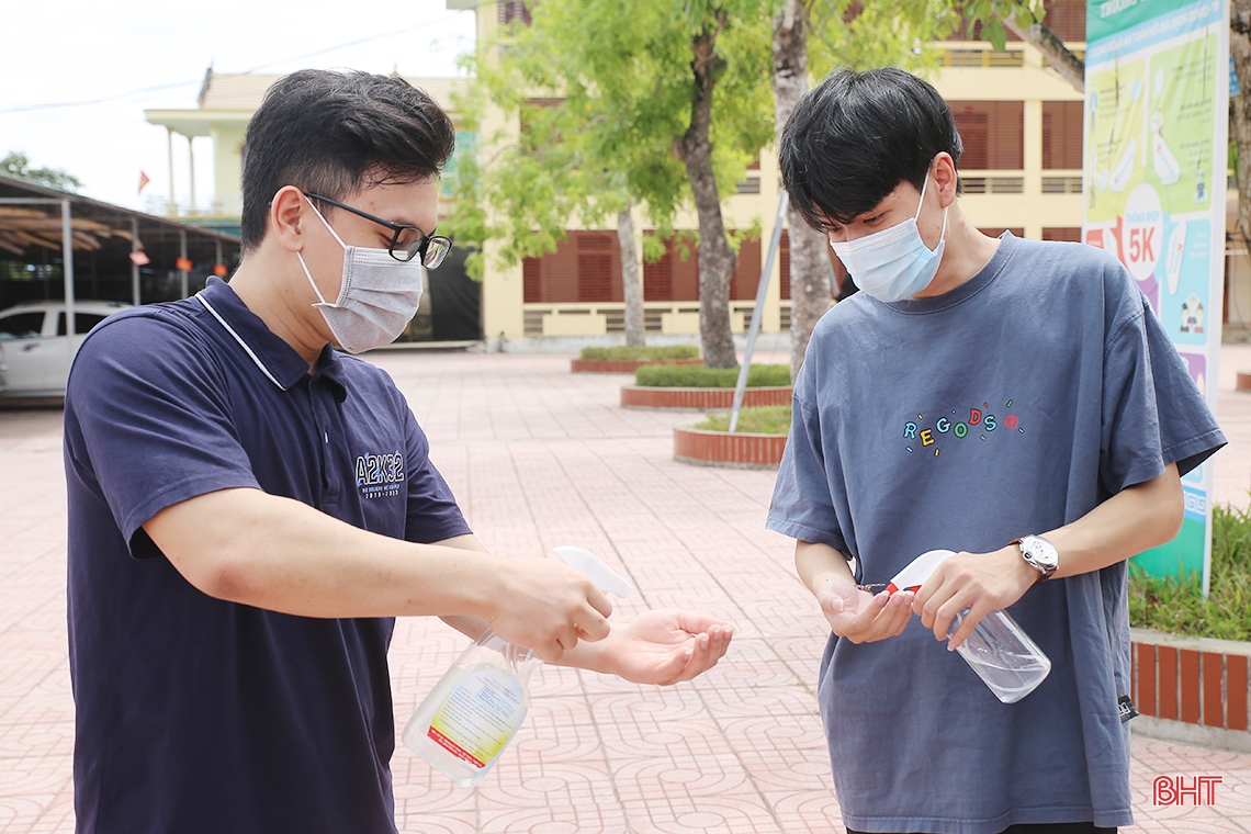 Những khoảnh khắc khó quên trong Kỳ thi tốt nghiệp THPT ở Hà Tĩnh