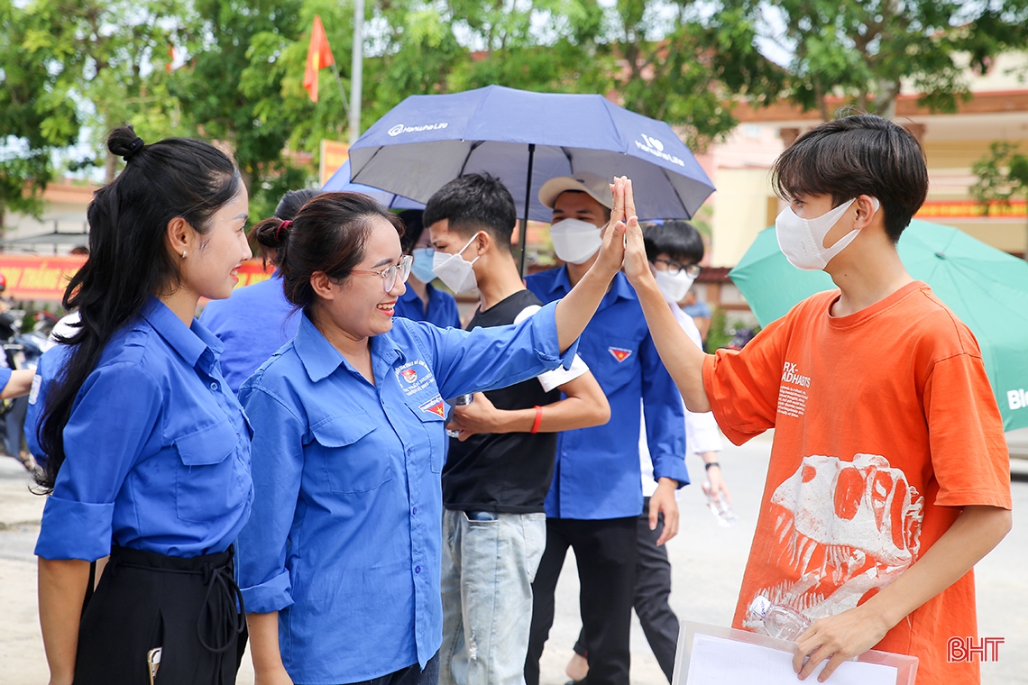 Những khoảnh khắc khó quên trong Kỳ thi tốt nghiệp THPT ở Hà Tĩnh