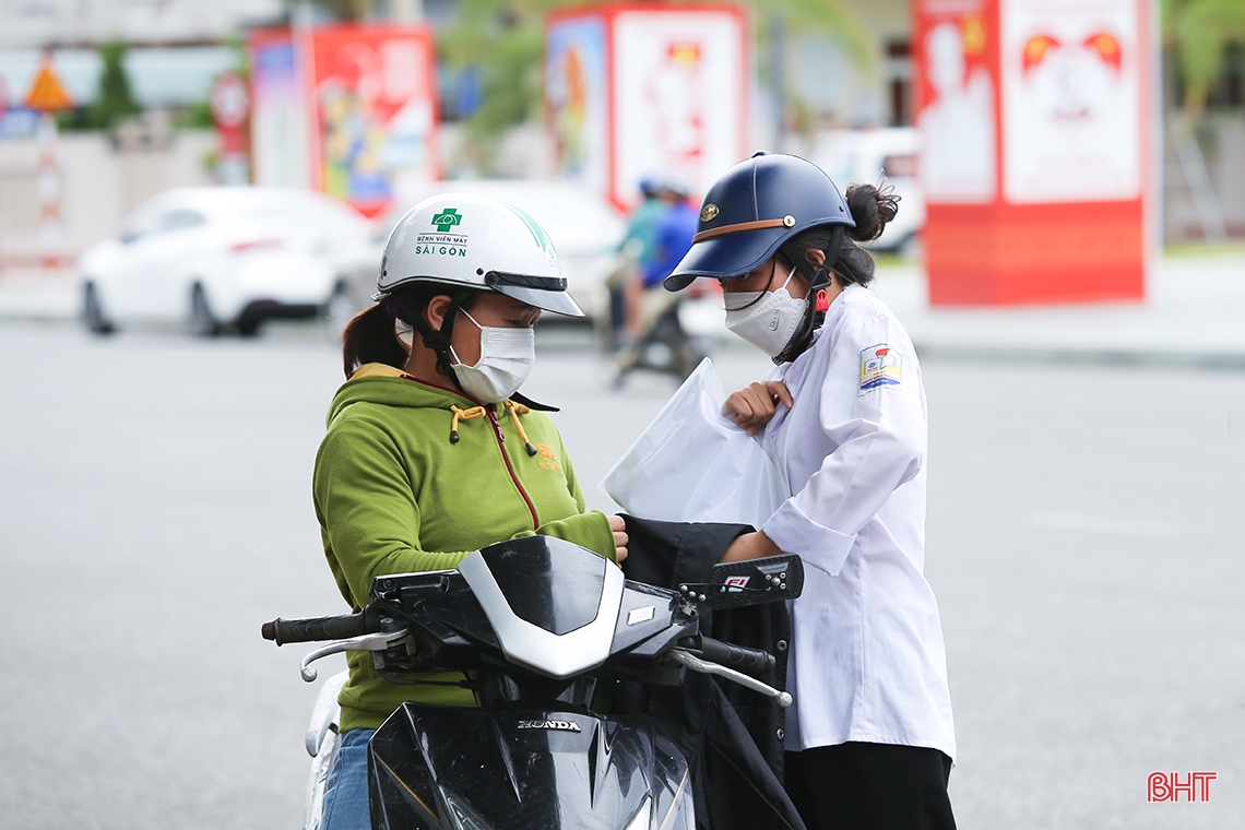 Những khoảnh khắc khó quên trong Kỳ thi tốt nghiệp THPT ở Hà Tĩnh