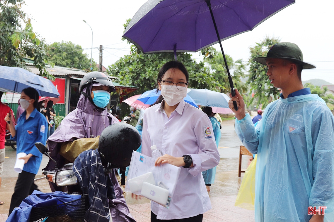 Những khoảnh khắc khó quên trong Kỳ thi tốt nghiệp THPT ở Hà Tĩnh