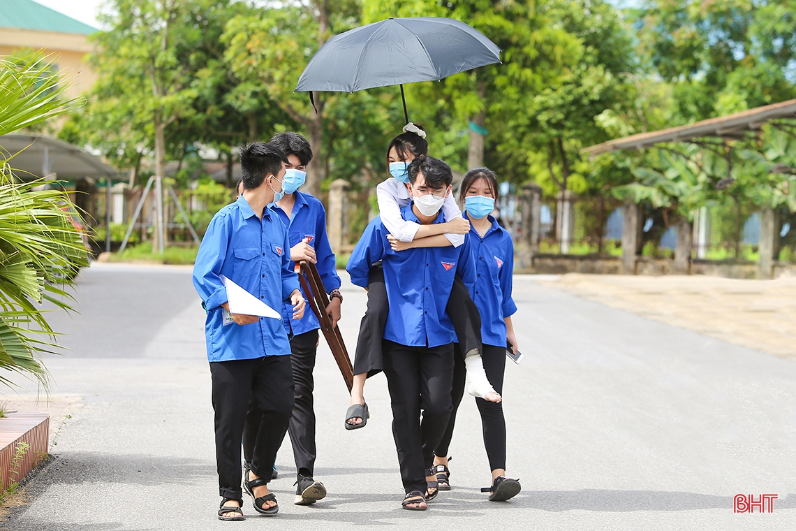Những khoảnh khắc khó quên trong Kỳ thi tốt nghiệp THPT ở Hà Tĩnh