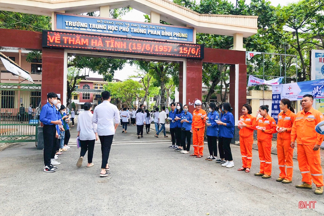 Những khoảnh khắc khó quên trong Kỳ thi tốt nghiệp THPT ở Hà Tĩnh