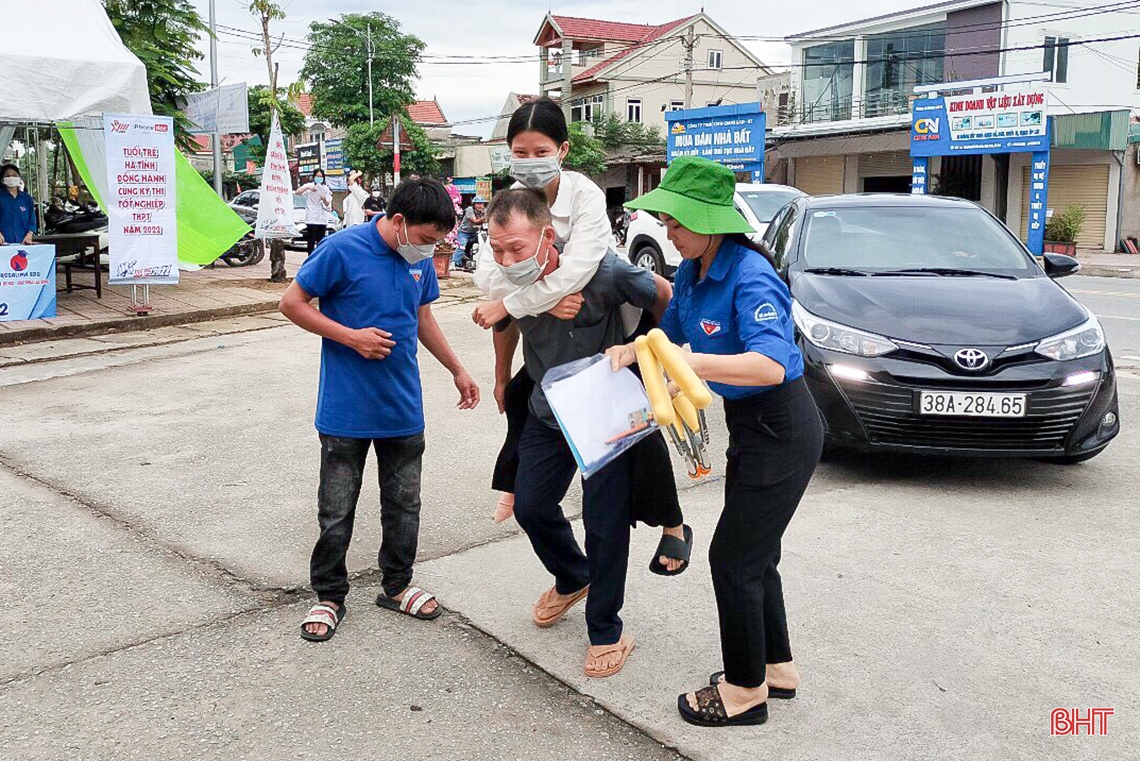 Những khoảnh khắc khó quên trong Kỳ thi tốt nghiệp THPT ở Hà Tĩnh
