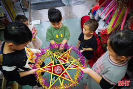 Trăng vẫn tròn nơi cơn bão đi qua