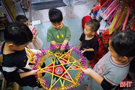 Trăng vẫn tròn nơi cơn bão đi qua