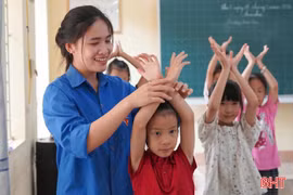 Gieo mầm tri thức, chắp cánh tuổi thơ nơi vùng biên