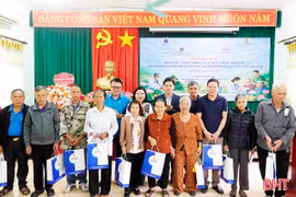 Đoàn công tác Trung ương khám, cấp phát thuốc miễn phí cho gia đình chính sách