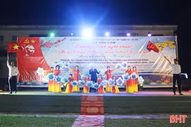 “Xuân yêu thương - Tết sum vầy” tại Sơn Tiến trao nhiều phần quà ý nghĩa