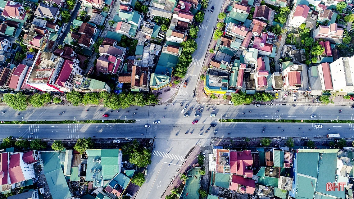 Thành phố Hà Tĩnh từ trên cao - Quen mà lạ