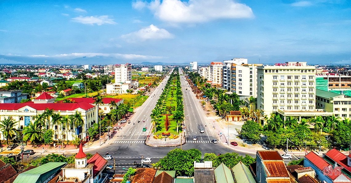 Thành phố Hà Tĩnh từ trên cao - Quen mà lạ