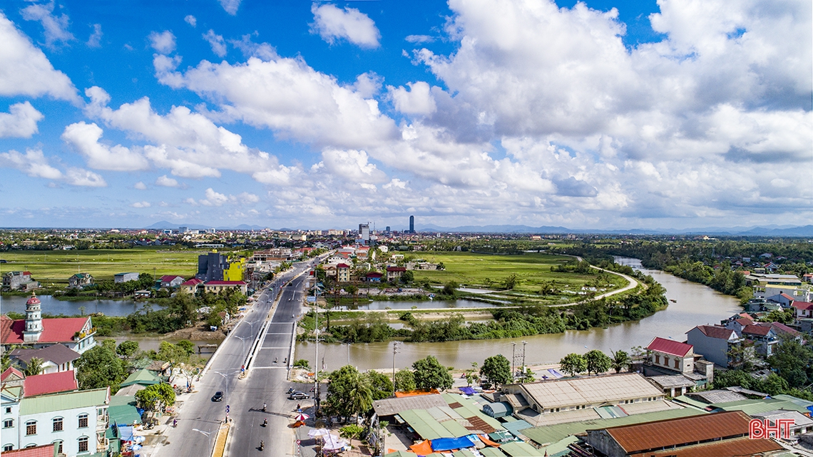 Thành phố Hà Tĩnh từ trên cao - Quen mà lạ