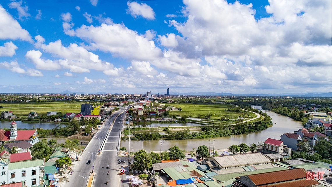 Thành phố Hà Tĩnh từ trên cao - Quen mà lạ