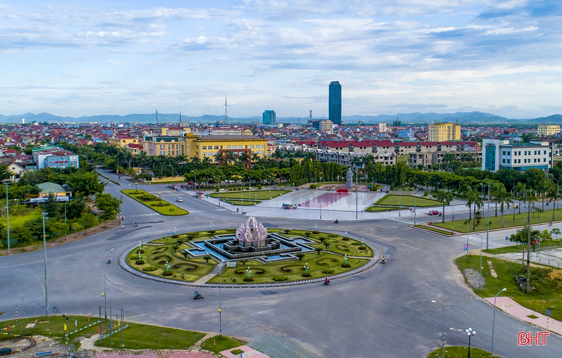 Thành phố Hà Tĩnh từ trên cao - Quen mà lạ