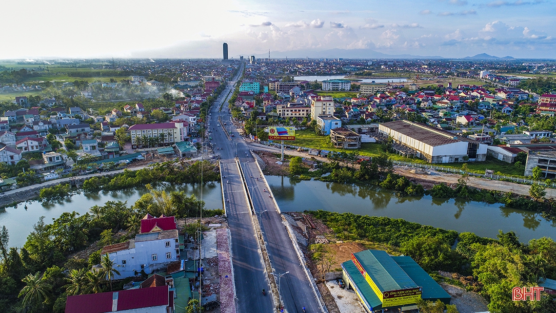 Thành phố Hà Tĩnh từ trên cao - Quen mà lạ