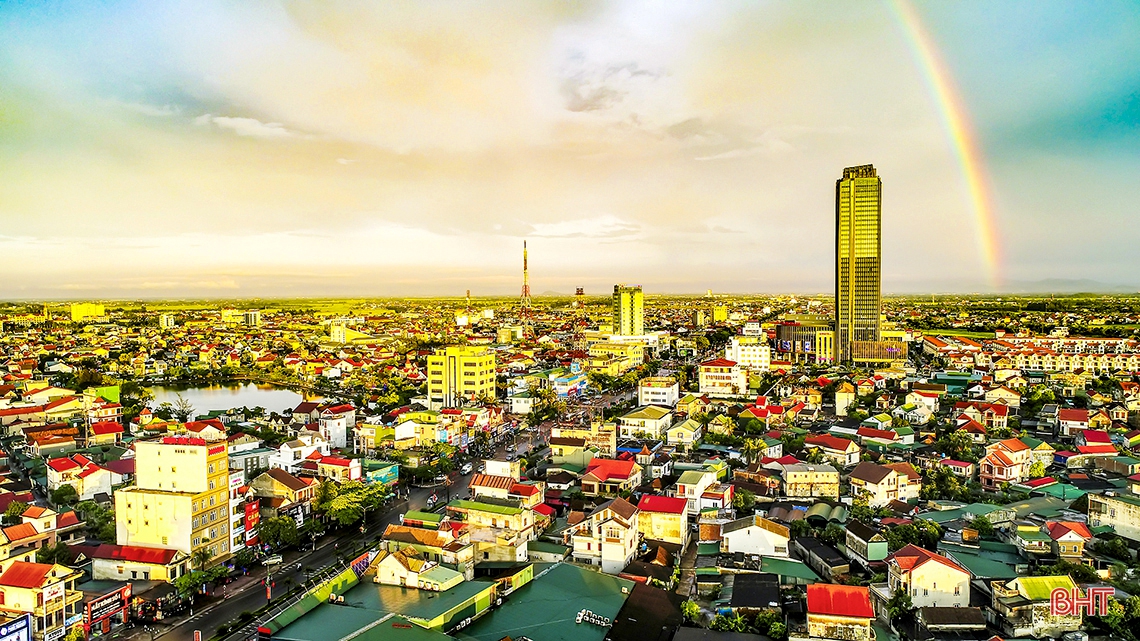 Thành phố Hà Tĩnh từ trên cao - Quen mà lạ