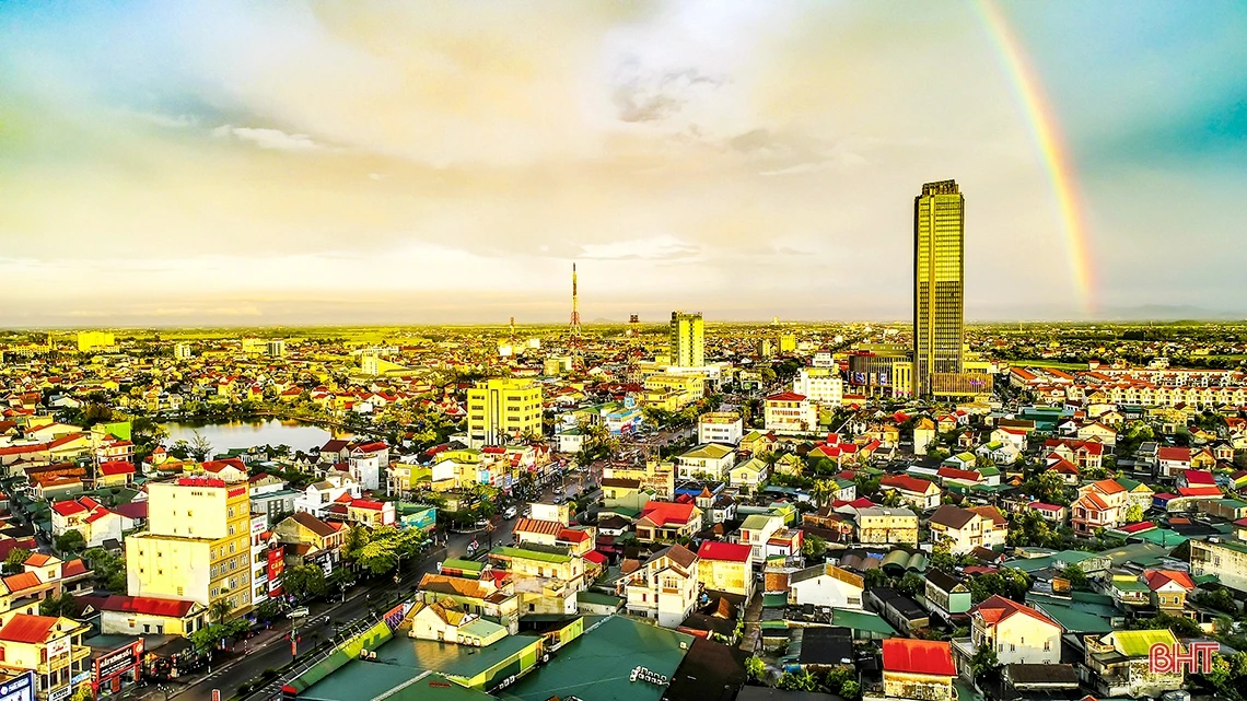 Thành phố Hà Tĩnh từ trên cao - Quen mà lạ