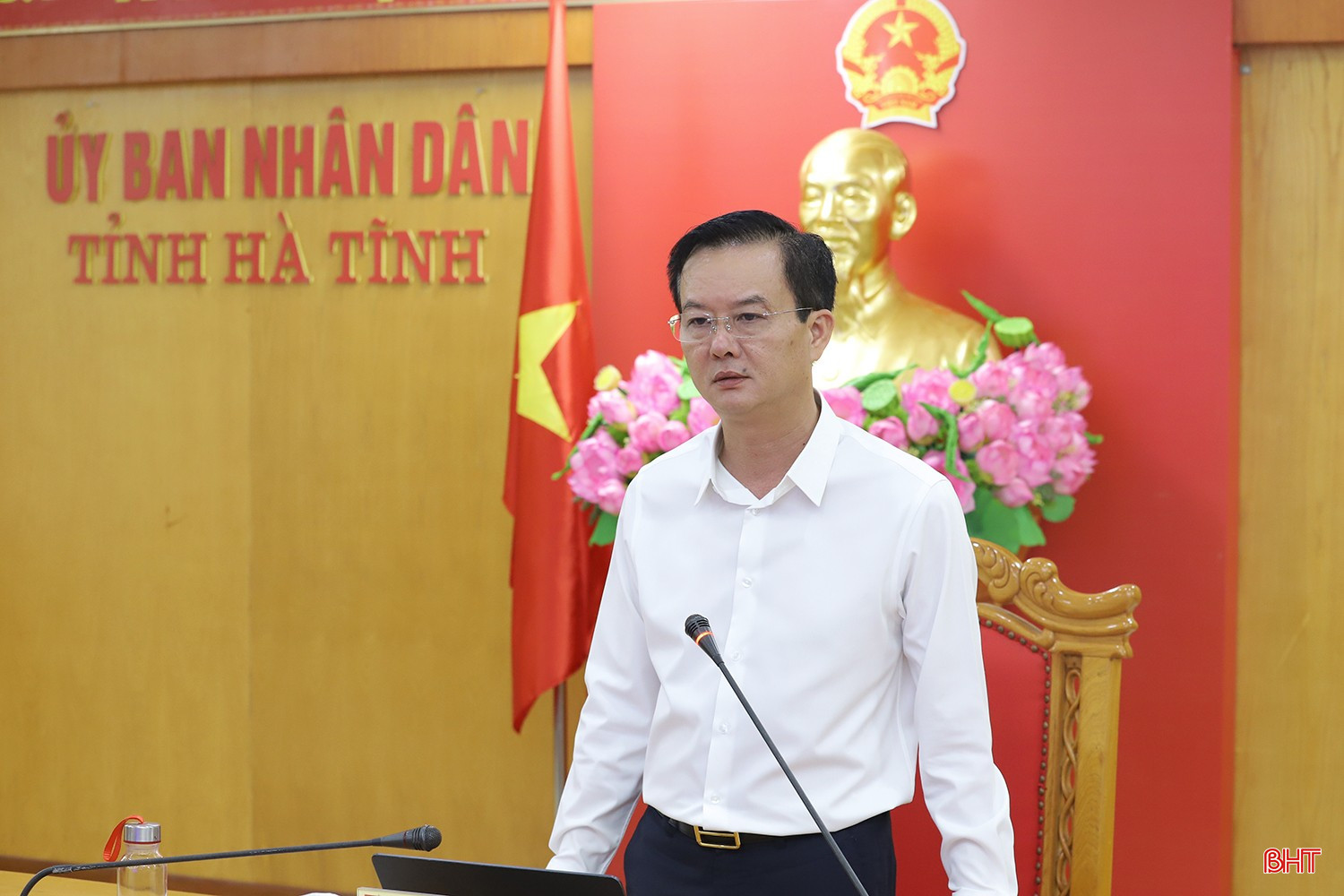 Phó Chủ tịch UBND tỉnh Trần Báu Hà yêu cầu các sở, ban, ngành và xã, phường có dự án đường sắt tốc độ cao trên trục Bắc - Nam đi qua cần tập trung cao thực hiện công tác GPMB dự án. bqbht_br_duong-sat-toc-do-cao-015.jpg