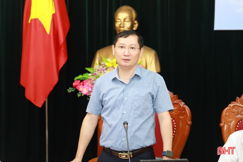 Bí thư Huyện ủy Hương Sơn Lương Quốc Tuấn phát biểu tại hội nghị. bqbht_br_img-6469.jpg