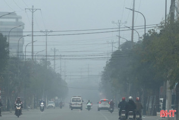 Hà Tĩnh: Sương mù dày đặc, giao thông gặp khó 